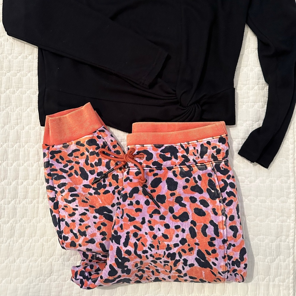 Size M High waisted Sweatpants. EUC